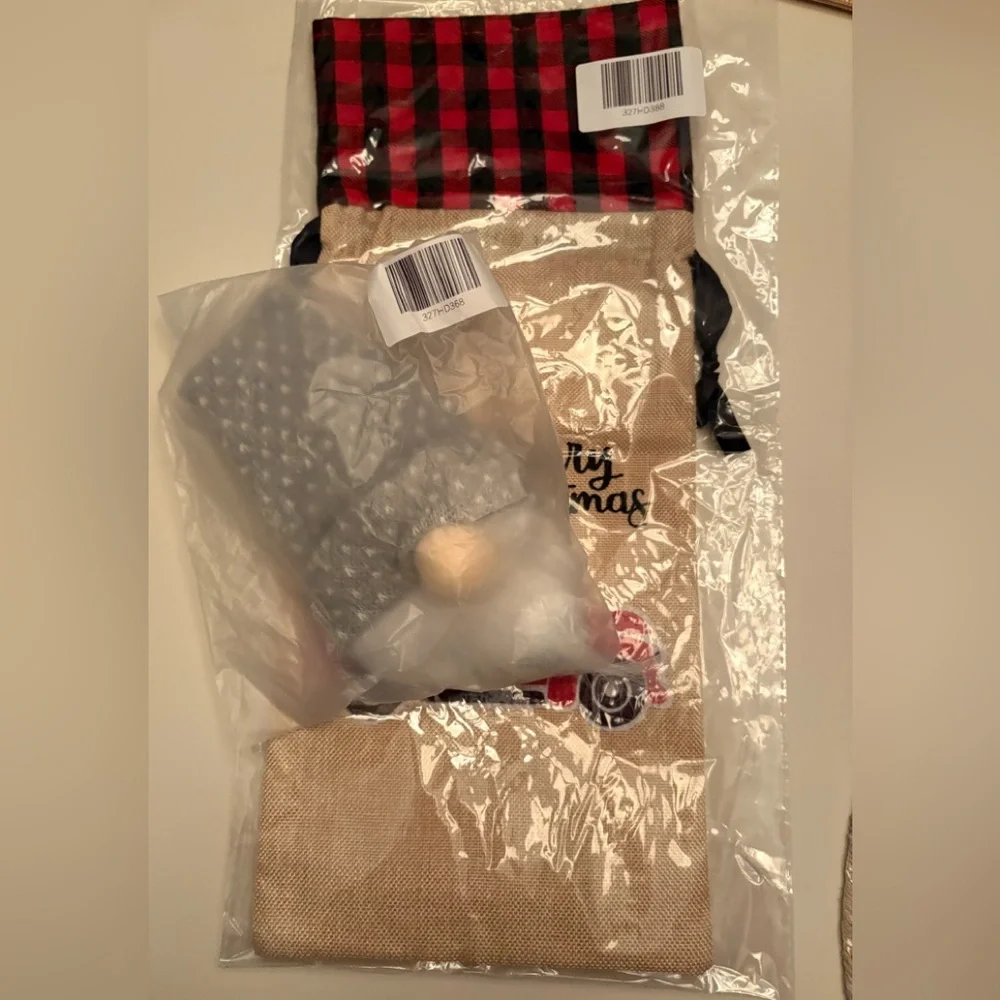 NWT Set of Two-Festive Wine Bag & Gnome Bottle Topper